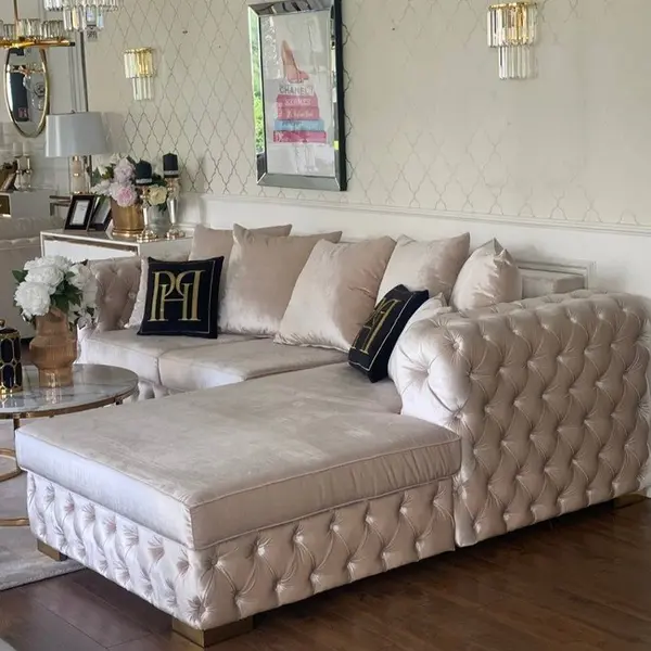 Luksusowa sofa narożna pikowana, beżowa do salonu, narożnik z funkcją spania, prawostronny, rozkładany  MILANO POEKSPOZYCYJNY 275cm