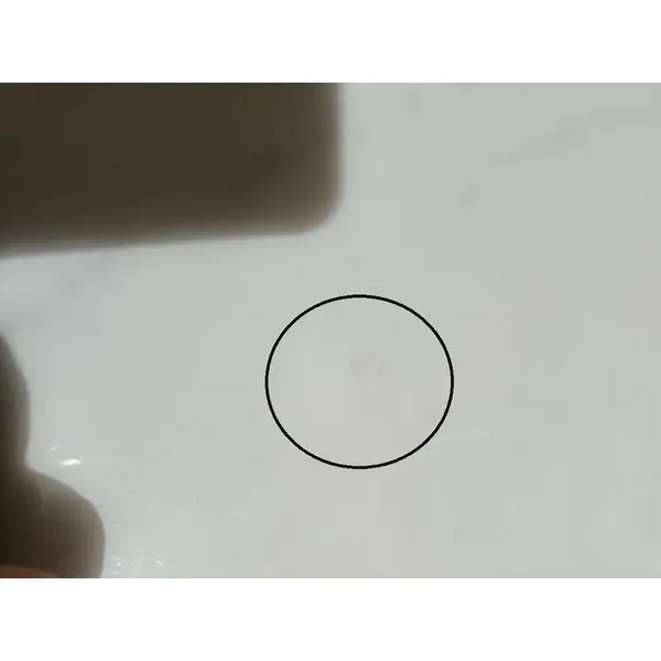 Zestaw dwóch szafek nocnych glamour, stylowe z ekoskórą, białe srebrne szafki nocne z szufladami HERMITAGE OUTLET