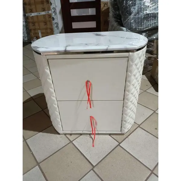 Zestaw dwóch szafek nocnych glamour, stylowe z ekoskórą, białe srebrne szafki nocne z szufladami HERMITAGE OUTLET