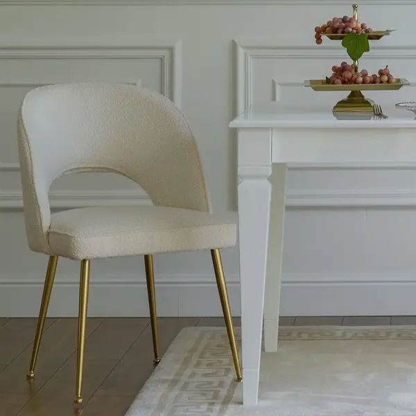 Krzesło nowoczesne na złotych nogach, tapicerowane boucle do jadalni glamour CARDINALE