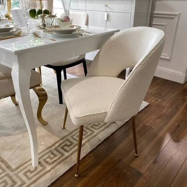 Krzesło nowoczesne na złotych nogach, tapicerowane boucle do jadalni glamour CARDINALE