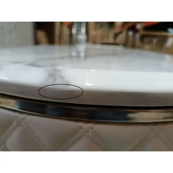 Zestaw dwóch szafek nocnych glamour, stylowe z ekoskórą, białe srebrne szafki nocne z szufladami HERMITAGE OUTLET