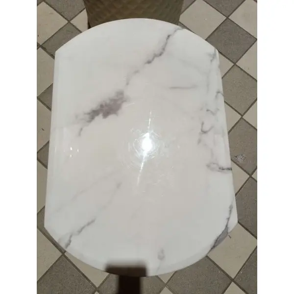 Zestaw dwóch szafek nocnych glamour, stylowe z ekoskórą, białe srebrne szafki nocne z szufladami HERMITAGE OUTLET