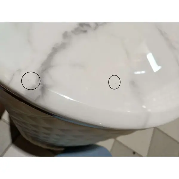 Zestaw dwóch szafek nocnych glamour, stylowe z ekoskórą, białe srebrne szafki nocne z szufladami HERMITAGE OUTLET