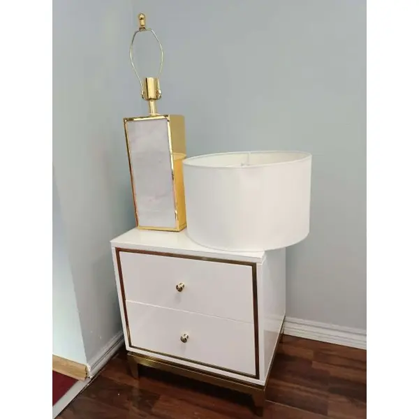 Lampa stołowa glamour, klasyczna, nowoczesna, hamptons, prostokątna z białym abażurem złota VERONICA OUTLET