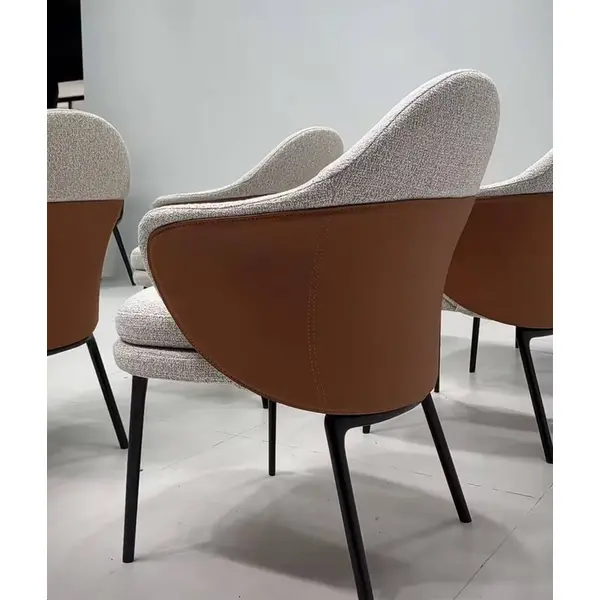 Nowoczesne ekskluzywne krzesło do jadalni na czarnych metalowych nogach LINEA
