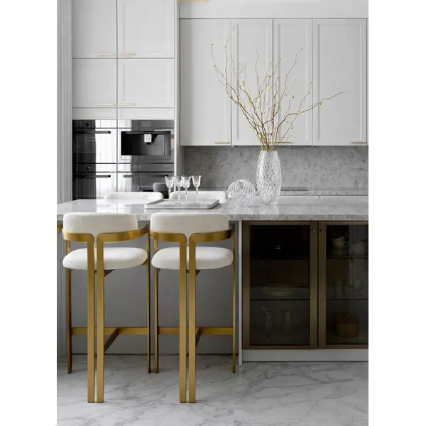 Hoker ROMEO – nowoczesny design i luksus w szczotkowanym złocie