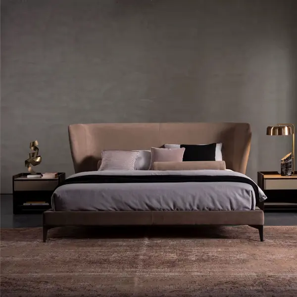 Designerskie łóżko tapicerowane na zamówienie ELEN