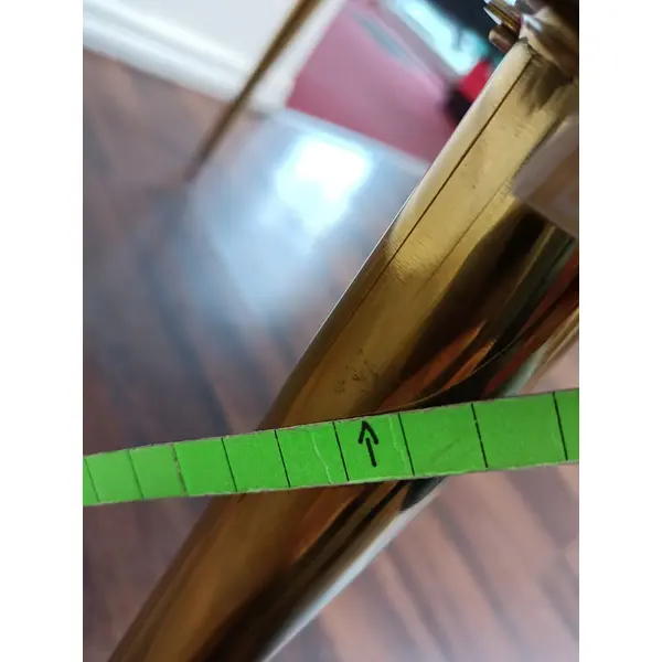 Ekskluzywne krzesło beżowe ze złotymi nogami do jadalni glamour DIANA OUTLET