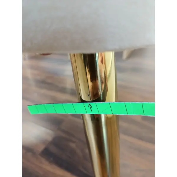 Ekskluzywne krzesło beżowe ze złotymi nogami do jadalni glamour DIANA OUTLET