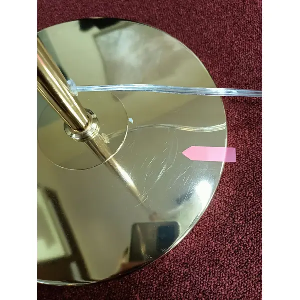 Lampa podłogowa glamour złota z białymi piórami 160 cm OUTLET