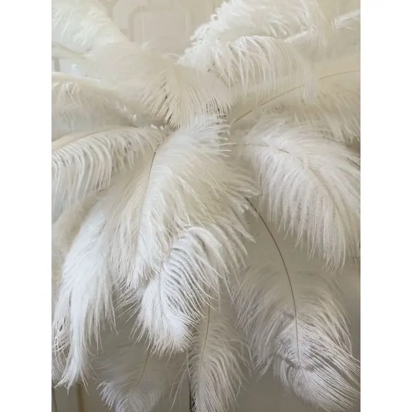 Lampa podłogowa glamour złota z białymi piórami 160 cm OUTLET