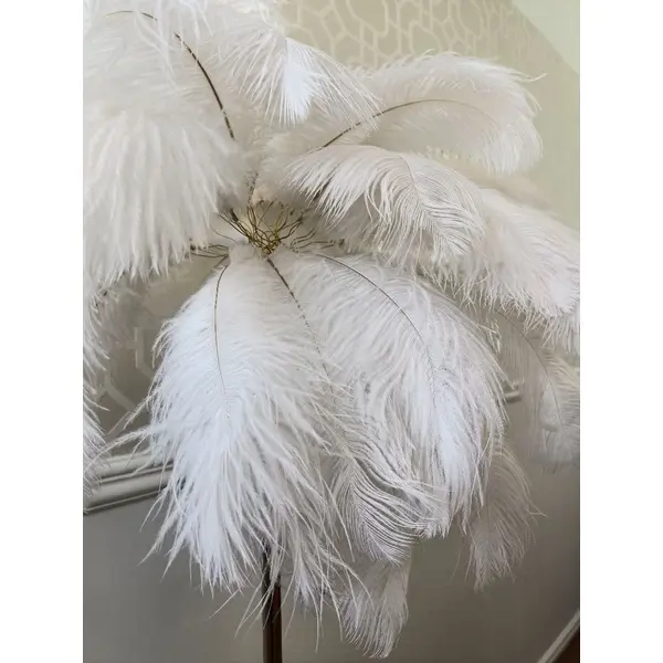 Lampa podłogowa glamour złota z białymi piórami 160 cm OUTLET