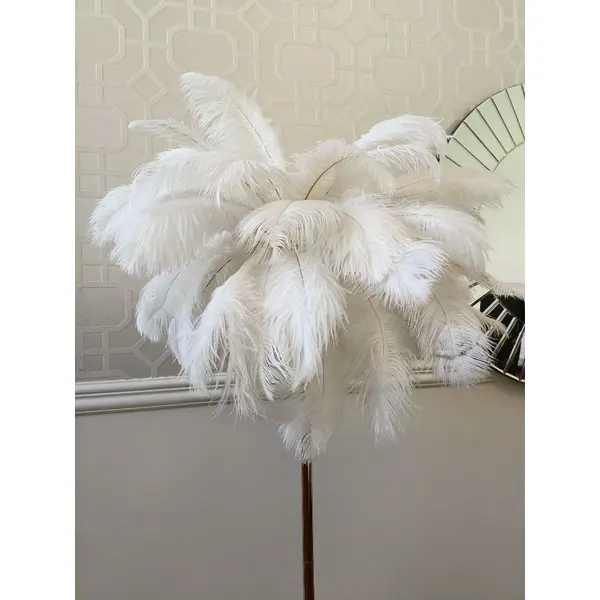 Lampa podłogowa glamour złota z białymi piórami 160 cm OUTLET