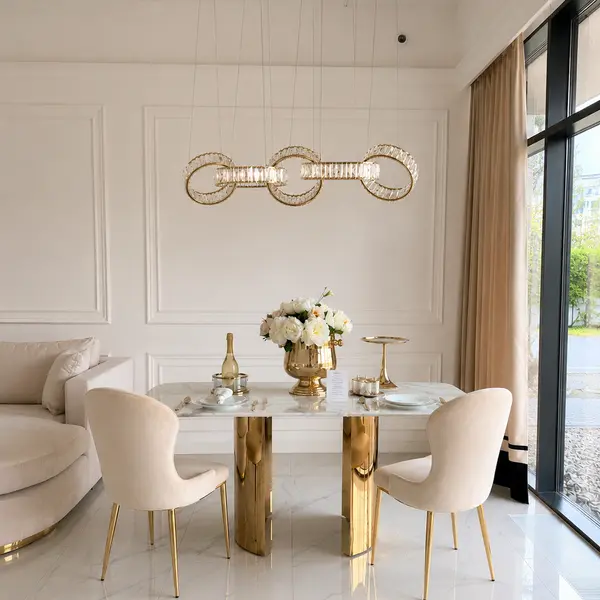 elegancki zyrandol wiszacy do salonu glamour