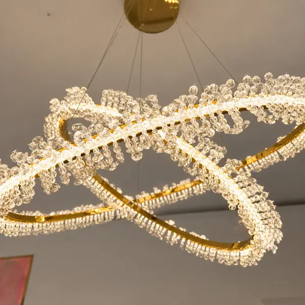 luksusowy zyrandol glamour zloty