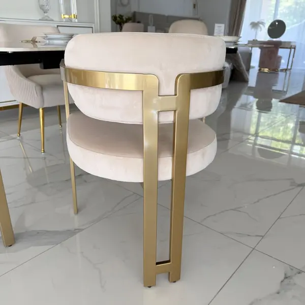 ​Krzesło Designerskie Premium ROMEO – Nowoczesne Meble w Stylu Włoskim
