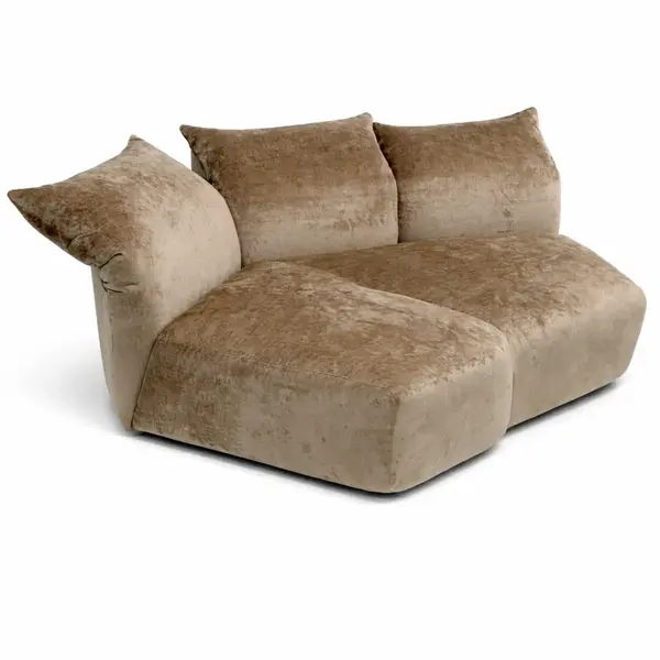 Zbliżenie na materac designerskiej sofy Lilia. Wysoka jakość od Primavera Home w Warszawie.