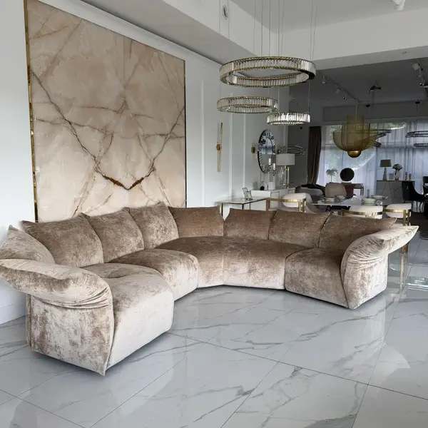 Detal tapicerki designerskiej sofy Lilia. Wysoka jakość od Primavera Home w Warszawie.