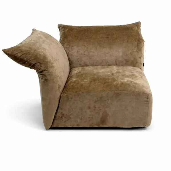 Przedni widok na designerską sofę Lilia w detalu wykończenia. Meble Primavera Home.