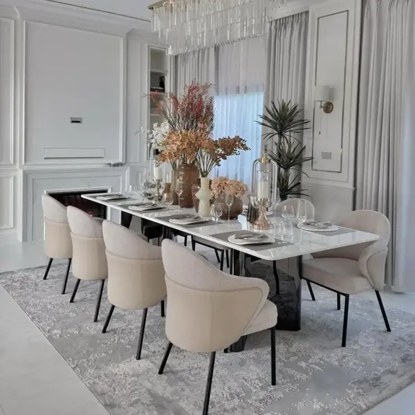 Funkcjonalność ekskluzywnego krzesła Linea w designerskiej aranżacji. Meble od Primavera Home.
