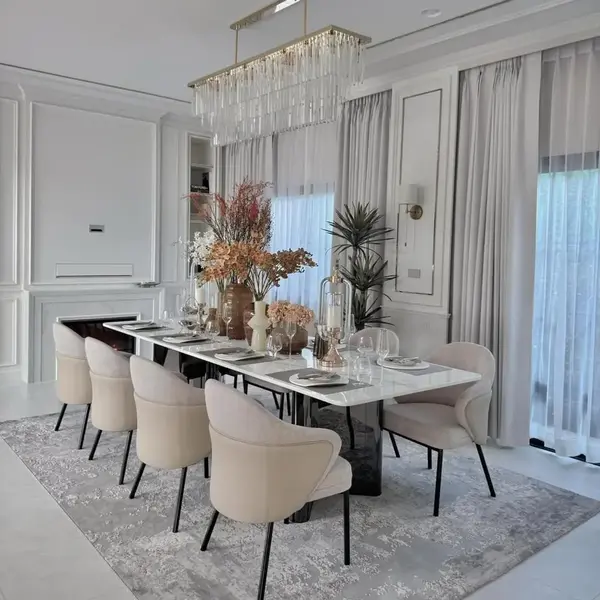 Ekskluzywne krzesło Linea w wnętrzu premium. Projekt od Primavera Home.