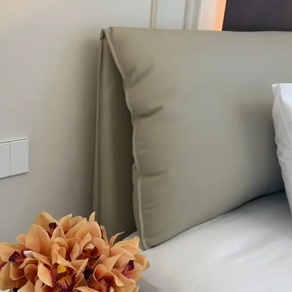 Modułowe łóżko tapicerowane SONIC z atrakcyjnym wzorem. Oferta Primavera Home.