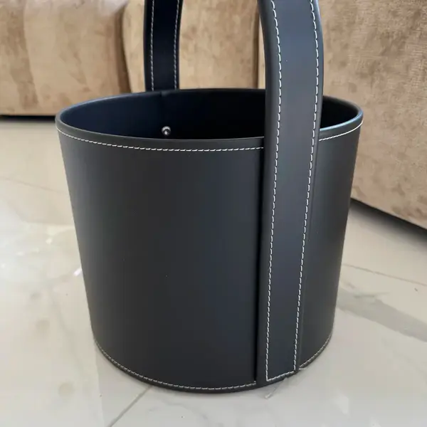 Aranżacja okrągłego stolika kawowego Tavolino w nowoczesnym stylu. Primavera Home w Warszawie.