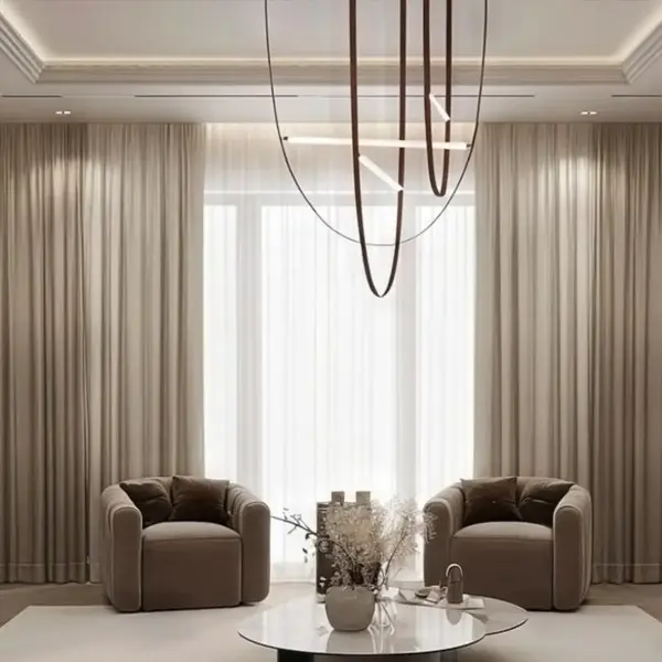 Lekki design żyrandola Cosmopolitan w nowoczesnej aranżacji od Primavera Home.