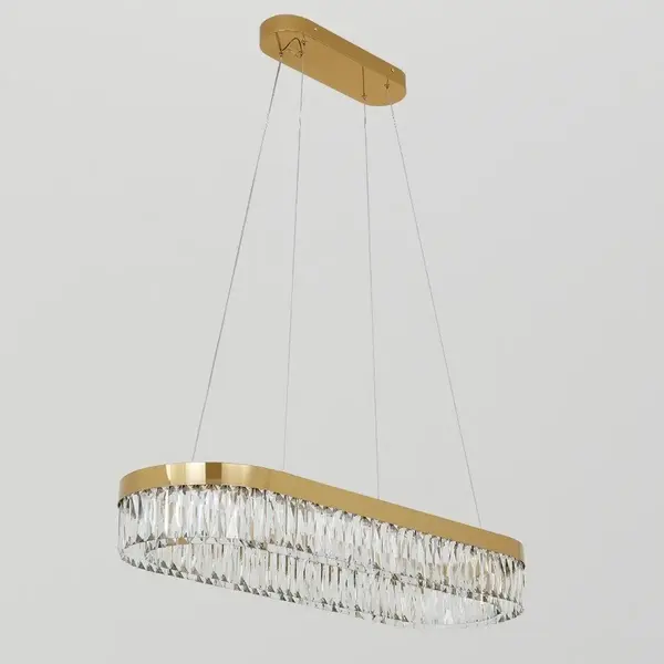 Złoty żyrandol Diamond wystawiony w showroomie Primavera Home w Warszawie.
