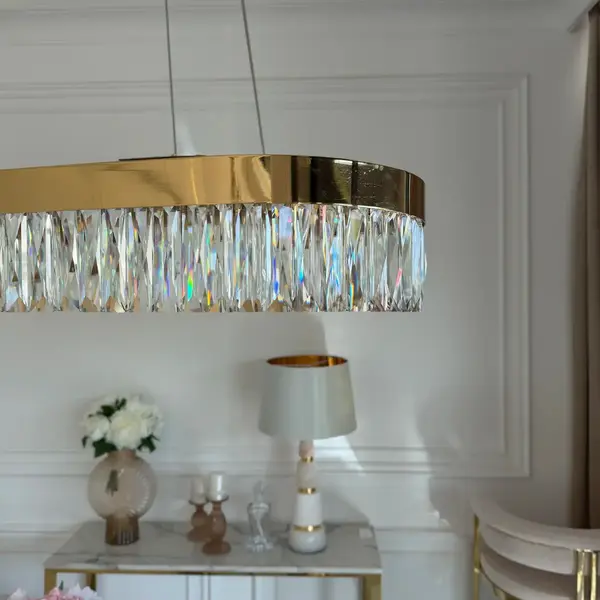 Nowoczesny żyrandol Diamond w stylu modernistycznym od Primavera Home.