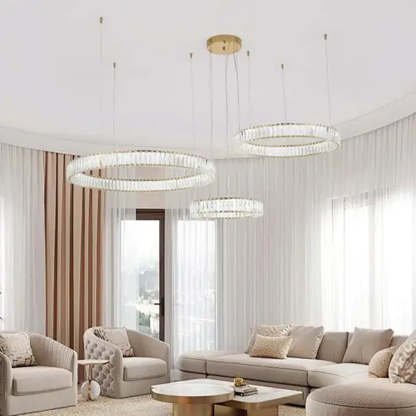 Żyrandol kryształowy Crystal XXL Złoty, doskonały do eleganckich wnętrz, projekt od Primavera Home.