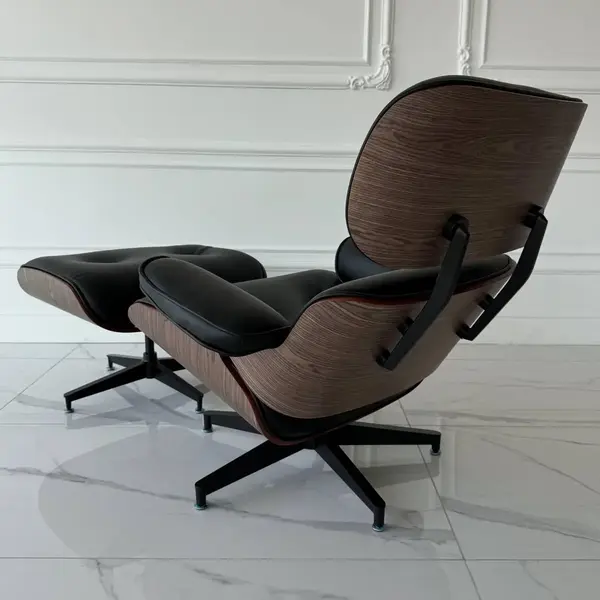 Elegancka aranżacja fotela Lounge z podnóżkiem w nowoczesnym wnętrzu. Primavera Home.