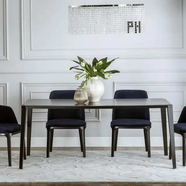 Aranżacja krzesła Napoli w eleganckim salonie. Styl glamour od Primavera Home.