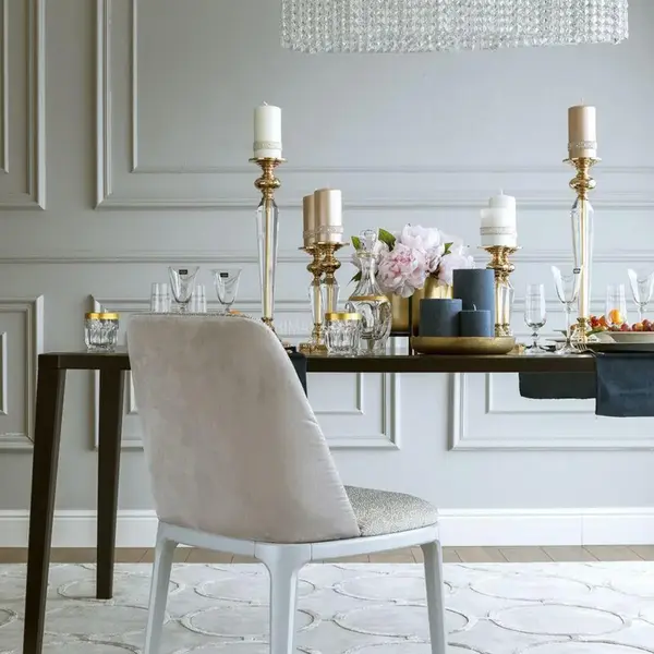 Wysokiej jakości design krzesła Napoli, eksponowane w Warszawie przez Primavera Home.