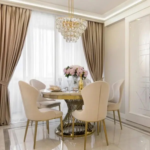 Efektowny design okrągłego stołu Antonio, idealnego do eleganckich wnętrz od Primavera Home.