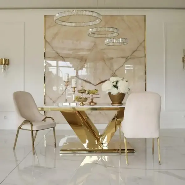 Moderna elegancka perspektywa stołu z białym blatem od Primavera Home.
