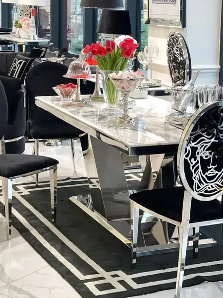 Zbliżenie na blat stołu LV COLLECTION Srebrny. Detal wykończenia. Meble na zamówienie od Primavera Home.