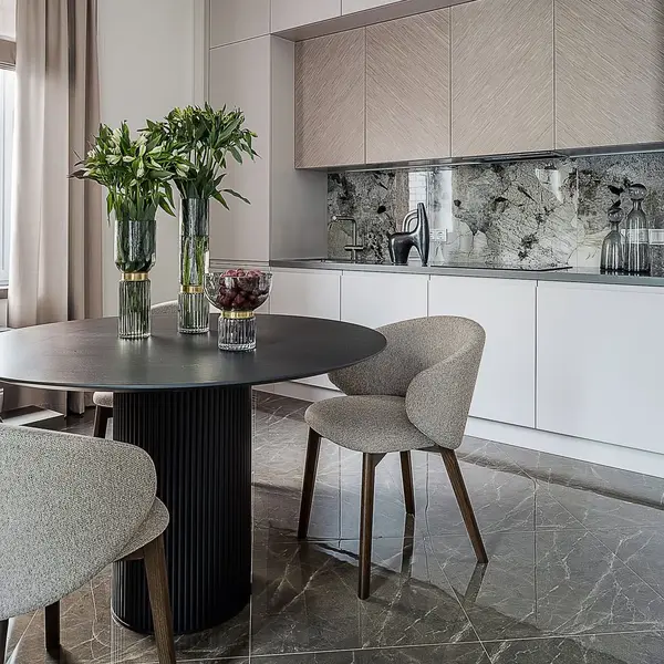 Ekspozycja stołu Ovale 110 cm w designerskim wnętrzu. Meble Primavera Home.