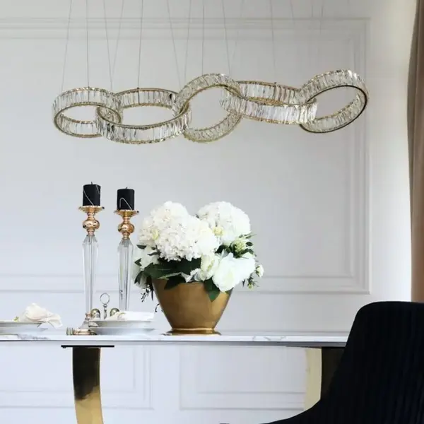 Aranżacja żyrandola CRYSTAL 5 Złoty w nowoczesnym wnętrzu. Oferta od Primavera Home.
