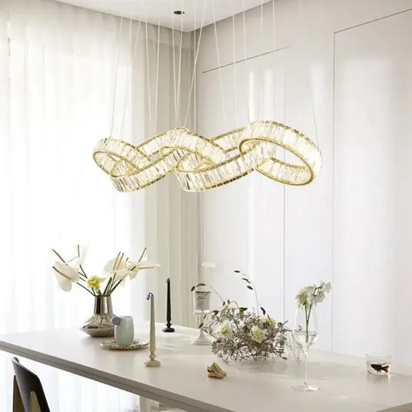 Możliwość zmiany barwy światła żyrandola CRYSTAL 5 Złoty. Projekt od Primavera Home.