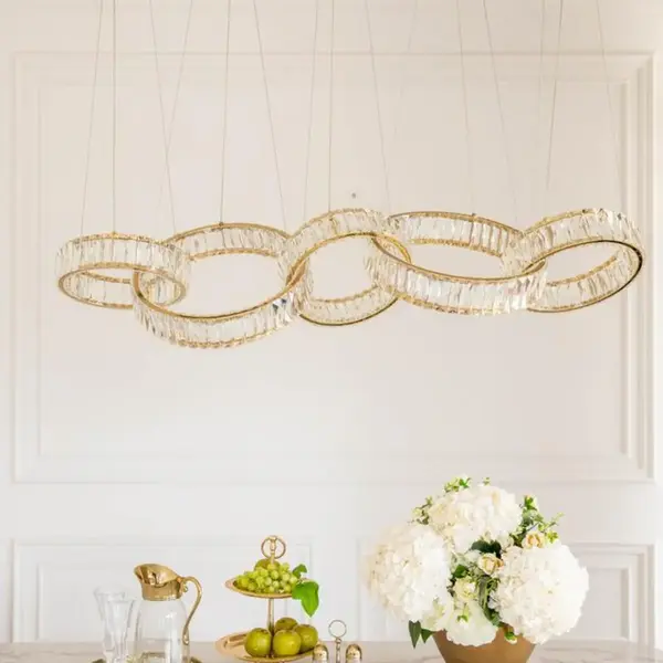 Żyrandol CRYSTAL 5 Złoty w aranżacji wnętrza glamour. Produkcja od Primavera Home.