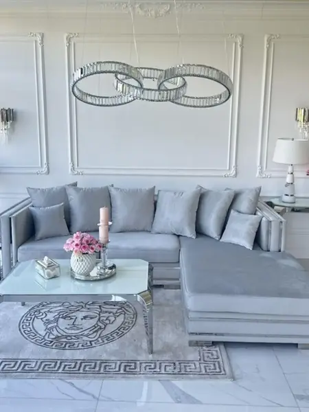 Żyrandol Kryształowy nowoczesny Eclipse Max w eleganckim salonie. Ekspozycja w salonie od PRIMAVERA HOME.
