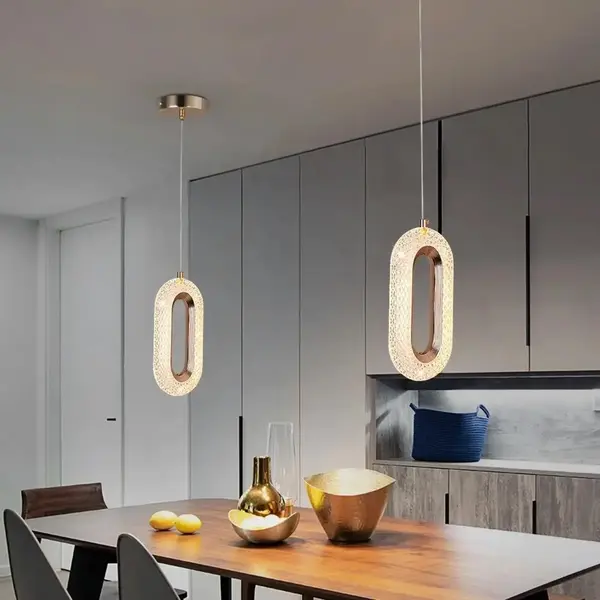 Podświetlenie żyrandola VALO SINGLE w eleganckim wnętrzu. Projekt od Primavera Home.