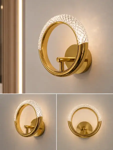 Prezentacja kinkietu Złoty Okrągły Glamour Round w jasnym wnętrzu. Aranżacja nowoczesnego wnętrza od Primavera Home.