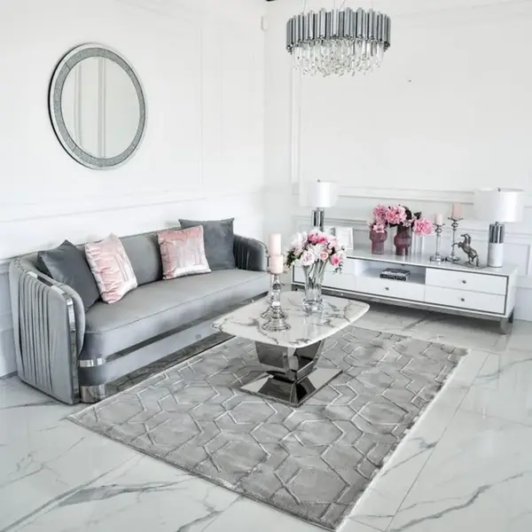 Komoda RTV glamour wysoki połysk biało srebrna Lorenzo L Silver w nowoczesnym wnętrzu. Meble na zamówienie od PRIMAVERA HOME.