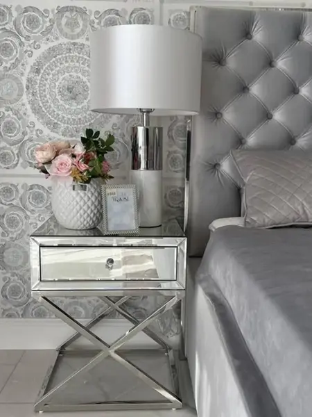 Detal wykończenia wezgłowia w łóżku SPECTRE SILVER Glamour. Meble na zamówienie od Primavera Home.
