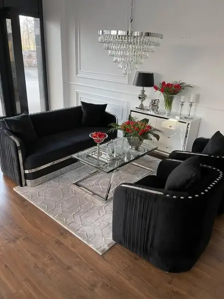 Sofa Glamour Madonna Czarna w aranżacji z zielenią, elegancka przestrzeń od Primavera Home.