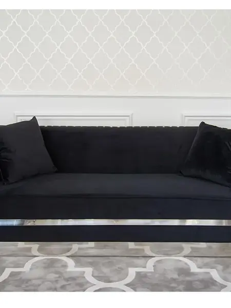 Sofa Glamour Madonna Czarna w baśniowym domowym krajobrazie, unikalna od Primavera Home.