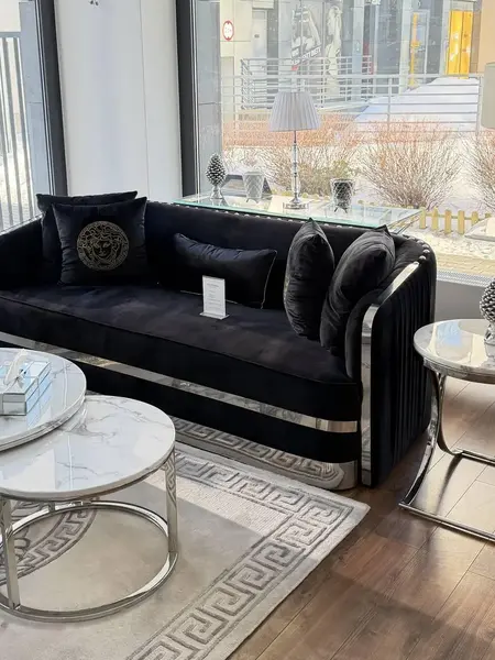 Sofa Glamour Madonna Czarna w projektach wnętrzarskich, nowoczesny trend od Primavera Home.